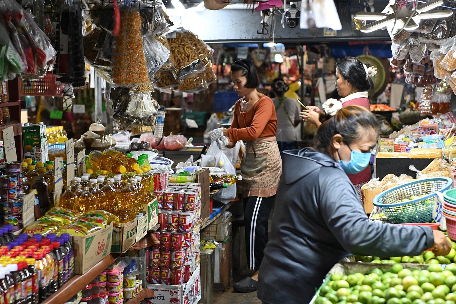 ตลาดสดที่คนพลุกพล่าน ฉากธรรมดาที่ทำให้รูปโปรไฟล์ดูเป็นชีวิตจริง