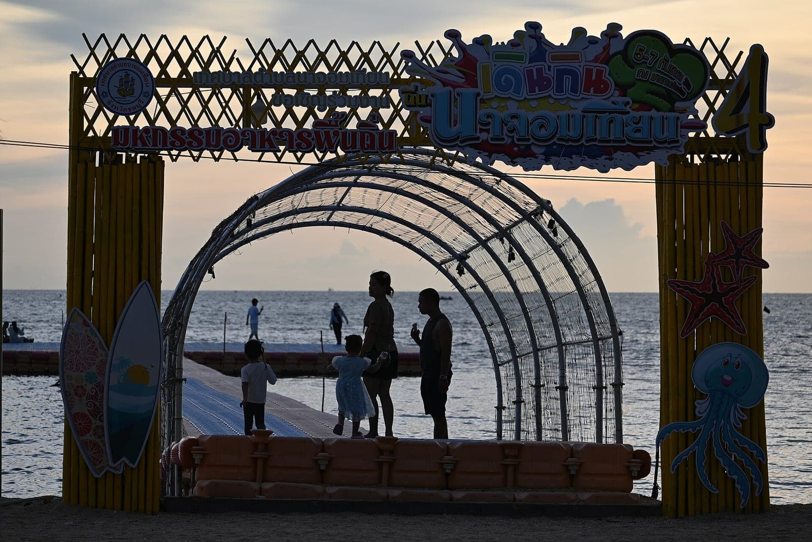 ชายหาดจอมเทียน จังหวัดชลบุรี